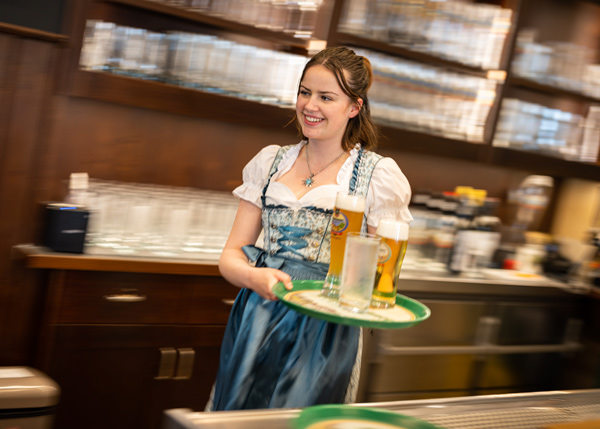 Serviere bei uns im Gasthof Drei Tannen in Moosburg