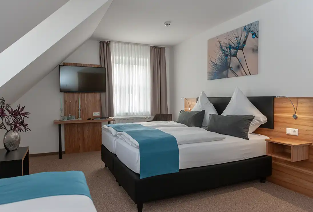 Geräumiges Familienzimmer im Hotel Gasthof Drei Tannen in Moosburg