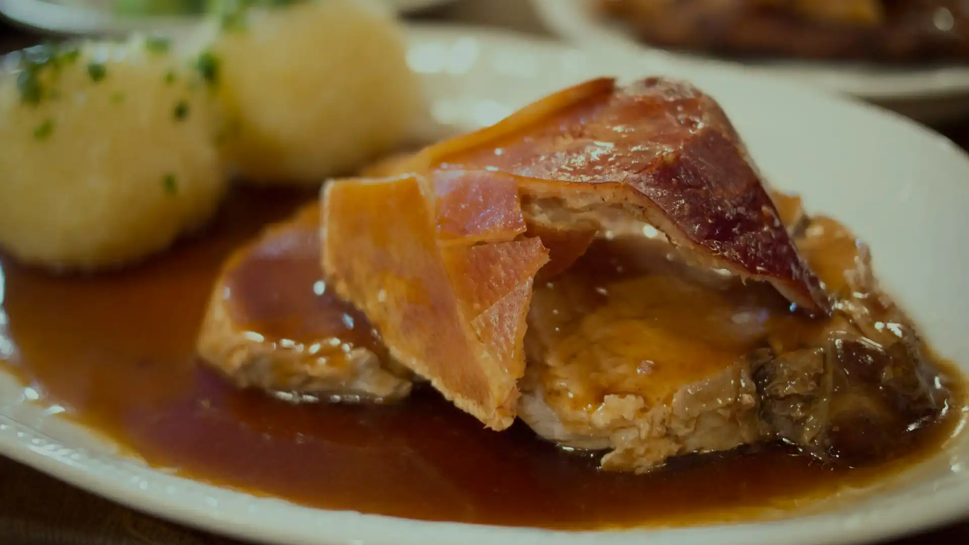 Schweinebraten essen gehen in Moosburg jeden Donnerstag & an Sonn- und Feiertagen