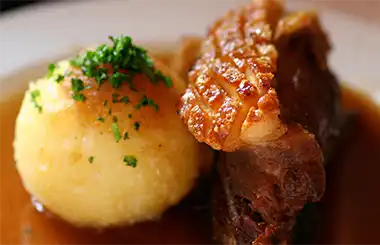 Bayerische Küche genießen - Bayerische Schmankerl entdecken!