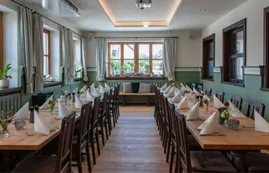 Ob Hochzeit, Geburtstag oder Jubiläum – bei uns wird Ihr Fest unvergesslich in unseren gemütlichen Räumlichkeiten.