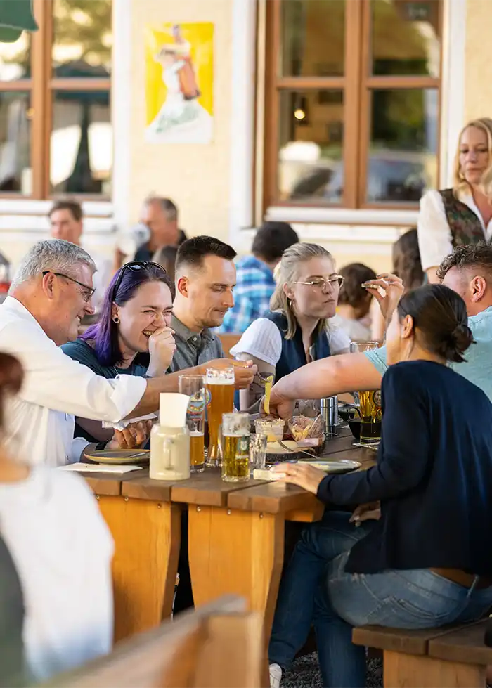 Im Sommer ist unser Biergarten der perfekte Ort für eine Auszeit