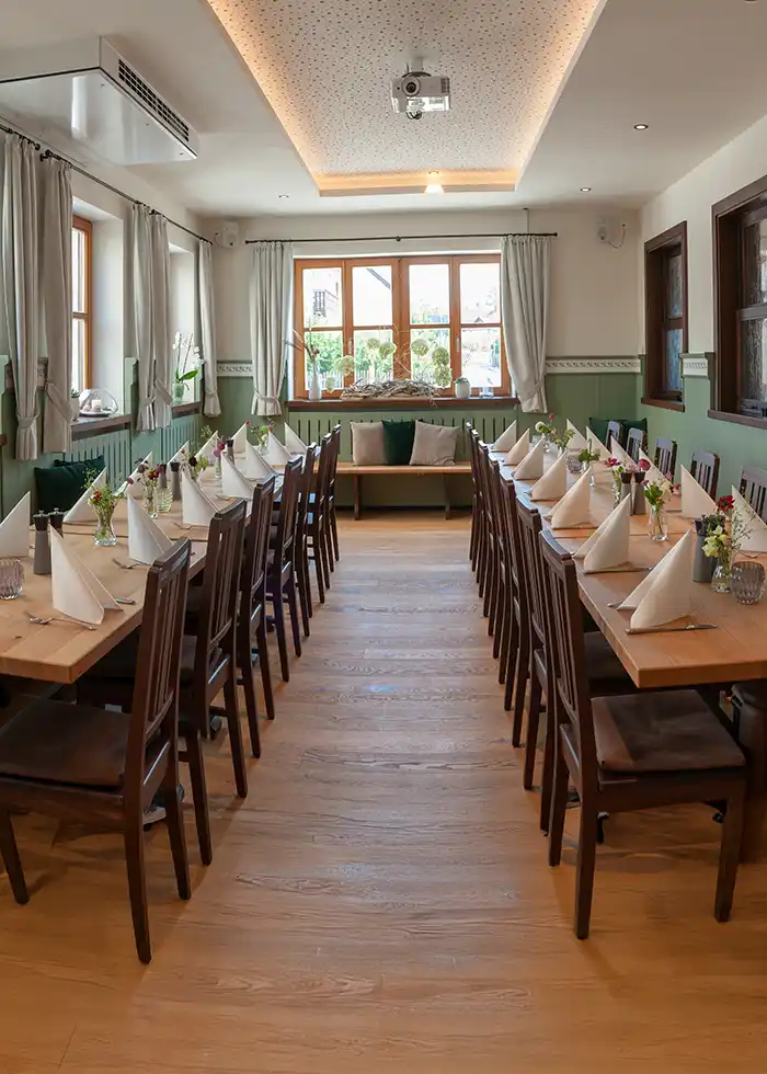 Das Stüberl bietet sich besonders für kleinere Feiern, Stammtische, Vereine oder auch Präsentationen an.